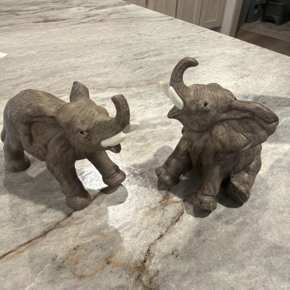Vtg Pair Of Lefton 3" Porcelain Baby Gray Elephants Trunk Up  #07466 1989 MINT